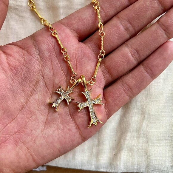 Vintage Y2K Style Double Cross Gold Necklace - Picture 5 of 7